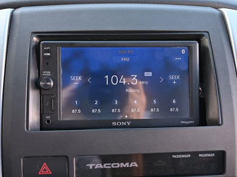 Used 2015 Toyota Tacoma PreRunner w/ SR5 Package RWD image 19