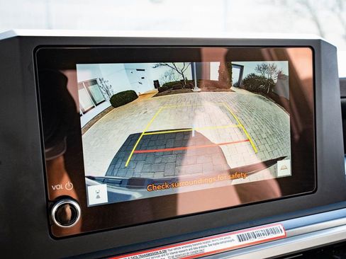 Used 2025 Toyota Tacoma SR5 image 31