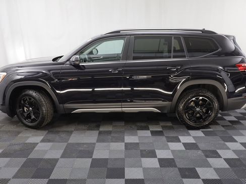 Used 2025 Volkswagen Atlas Peak Edition SE image 4