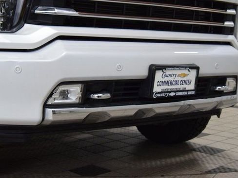 Used 2022 Chevrolet Silverado 2500 High Country w/ Safety Package II image 7