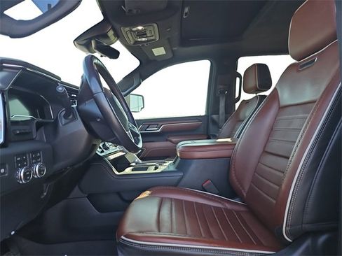 Used 2024 GMC Sierra 3500 Denali Ultimate image 9