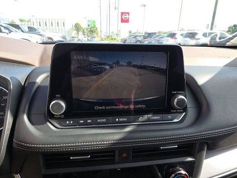 Used 2023 Nissan Rogue SV FWD image 19