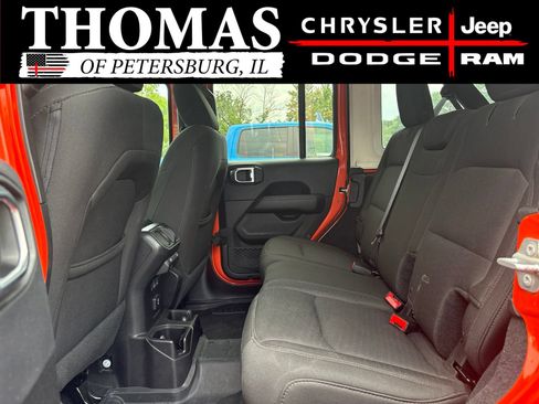 Used 2018 Jeep Wrangler Unlimited Sahara w/ Cold Weather Group AWD/4WD image 22