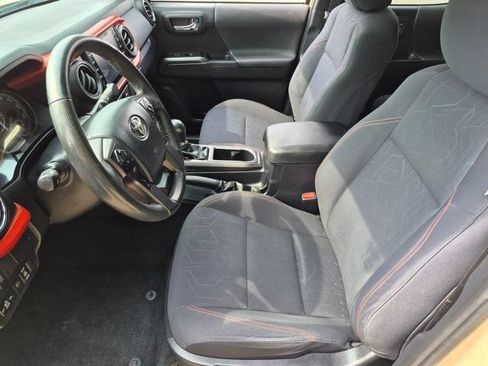 Used 2020 Toyota Tacoma TRD Off-Road AWD/4WD image 15