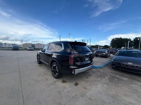 Used 2023 Kia Telluride EX w/ EX Captain's Chair Package FWD image 5
