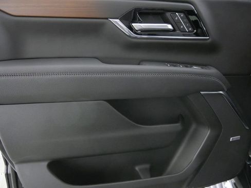 New 2026 GMC Yukon XL Denali w/ Denali Reserve Package image 10