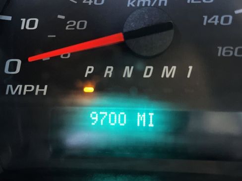 Used 2024 GMC Savana 2500 w/ Driver Convenience Package image 2