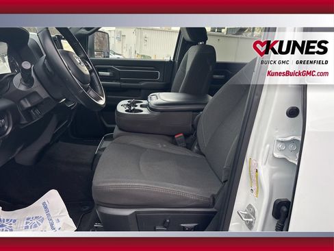 Used 2024 RAM 2500 Big Horn w/ Sport Appearance Package AWD/4WD image 19