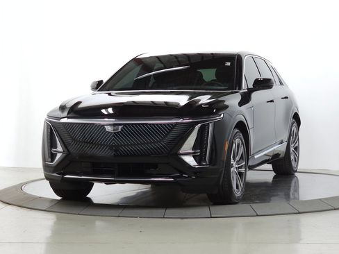 Certified 2024 Cadillac Lyriq Luxury AWD/4WD image 1