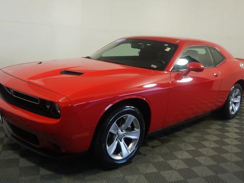 Used 2021 Dodge Challenger SXT w/ Driver Convenience Group RWD image 7