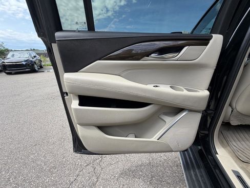 Used 2020 Cadillac Escalade ESV Luxury AWD/4WD image 25