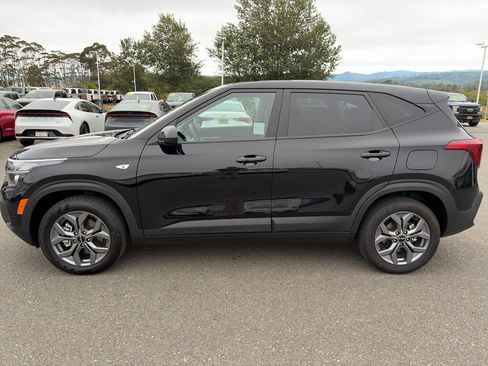 Used 2025 Kia Seltos LX AWD/4WD image 2