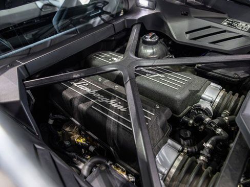 Used 2021 Lamborghini Huracan EVO image 23