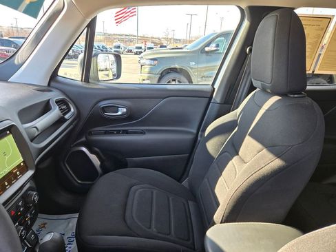 Used 2022 Jeep Renegade Latitude AWD/4WD image 26