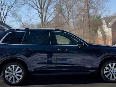 Used 2017 Volvo XC90 T6 Momentum w/ Vision Package image 4