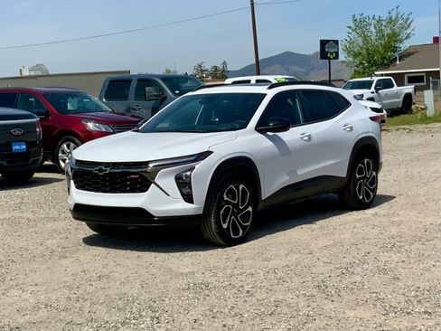 New 2026 Chevrolet Trax RS w/ Sunroof Package FWD image 1