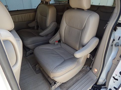 Used 2005 Toyota Sienna XLE Limited image 28