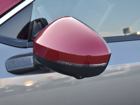 Used 2025 Nissan Kicks SR FWD image 4