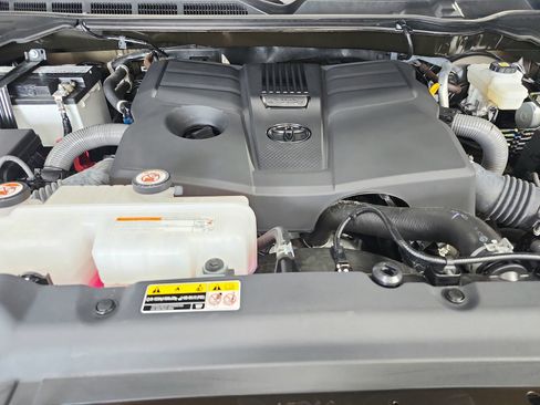 Used 2024 Toyota Tundra Limited w/ Power Package AWD/4WD image 17