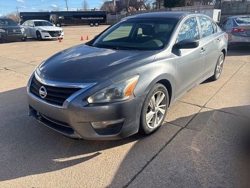 Used 2014 Nissan Altima 2.5 SV image 3
