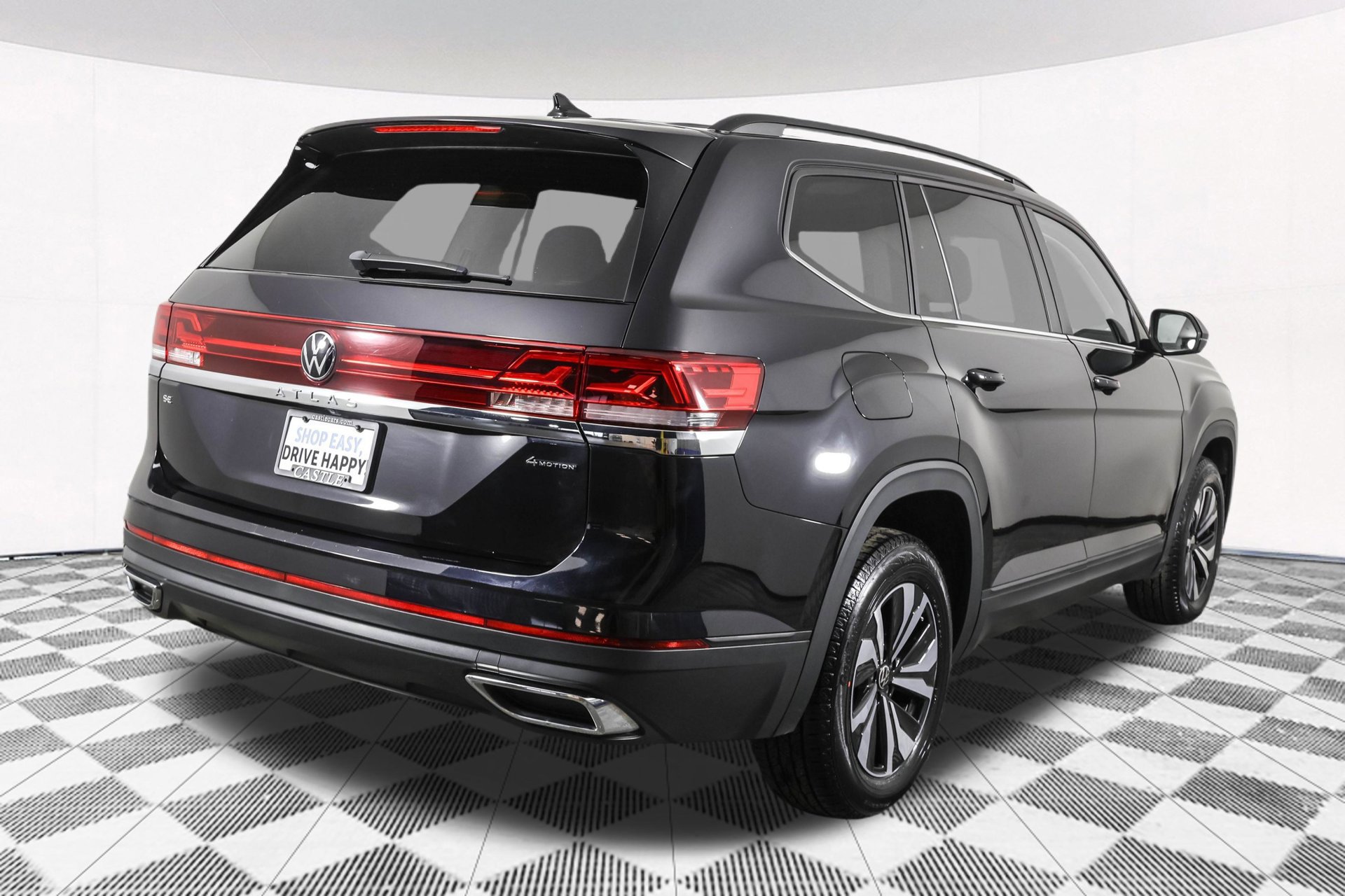 Used 2024 Volkswagen Atlas SE AWD/4WD image 14