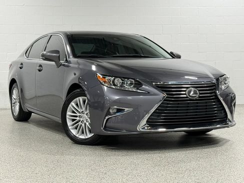 Used 2017 Lexus ES 350 w/ Premium Package FWD image 4