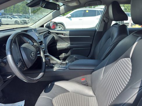 Used 2023 Toyota Camry SE image 11