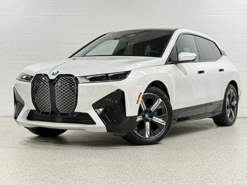 Used 2023 BMW iX xDrive50 w/ Premium Package AWD/4WD image 2