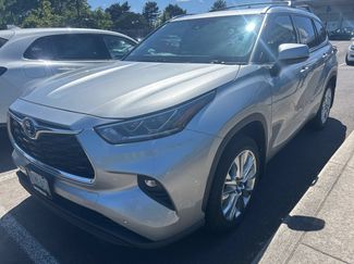 Used 2021 Toyota Highlander Limited AWD/4WD video 1