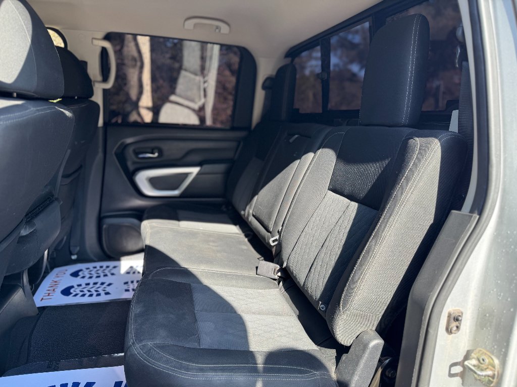 Used 2017 Nissan Titan SV RWD image 18