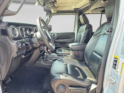 Used 2023 Jeep Wrangler Unlimited Sahara AWD/4WD image 19