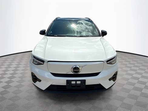 Used 2023 Volvo XC40 Recharge Plus image 2