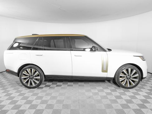 Used 2024 Land Rover Range Rover SV image 4