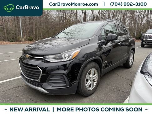 Certified 2019 Chevrolet Trax LT w/ Sun & Sound Package image 1