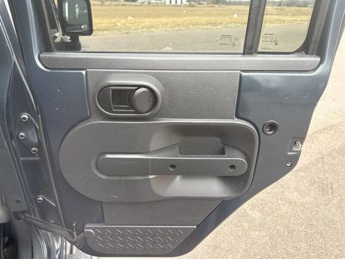 Used 2007 Jeep Wrangler Unlimited Sahara image 20