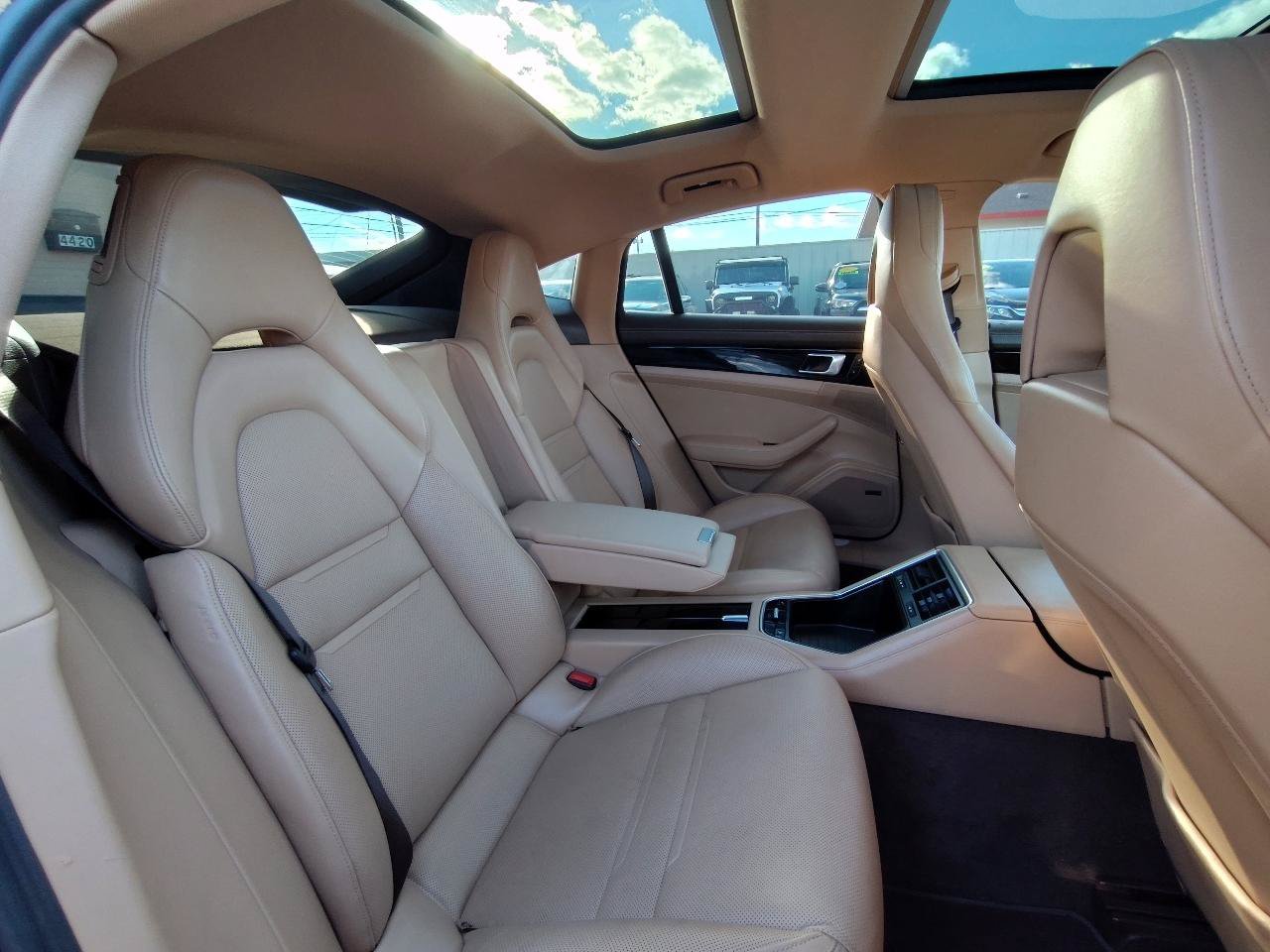 Used 2018 Porsche Panamera RWD image 53