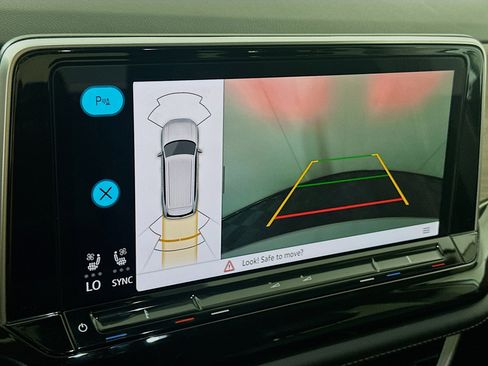 Used 2024 Volkswagen Atlas SE image 23