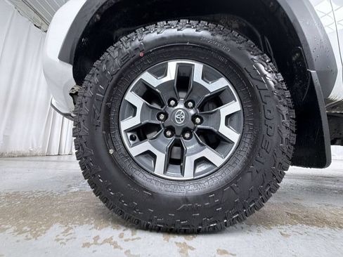 Certified 2022 Toyota Tacoma TRD Off-Road w/ Technology Package AWD/4WD image 15