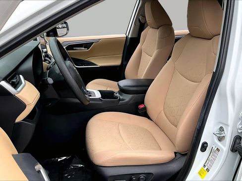 Used 2023 Toyota RAV4 XLE w/ Convenience Package FWD image 8