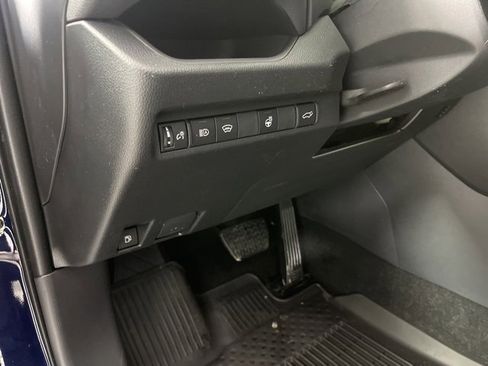 Used 2025 Toyota RAV4 XLE w/ Convenience Package image 26