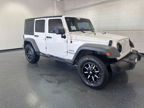 Used 2013 Jeep Wrangler Unlimited Sport image 2