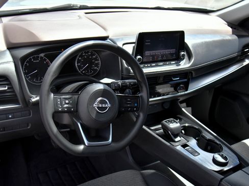 Used 2022 Nissan Rogue SV AWD/4WD image 16