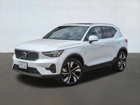 Used 2024 Volvo XC40 B5 Plus w/ Protection Package Premier AWD/4WD image 1