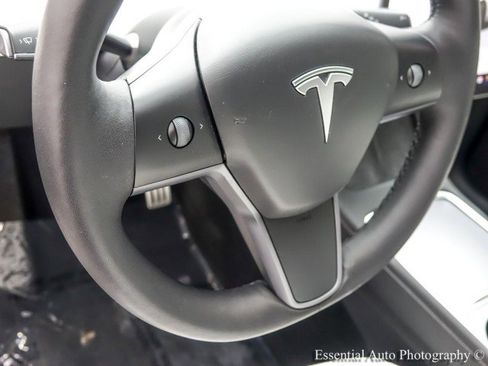 Used 2023 Tesla Model Y Performance AWD/4WD image 16