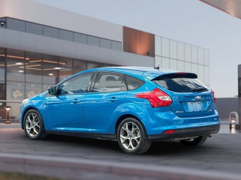 Used 2014 Ford Focus SE w/ Equipment Group 201A FWD image 7