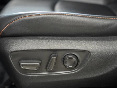 Used 2023 Toyota Sienna XSE FWD image 37