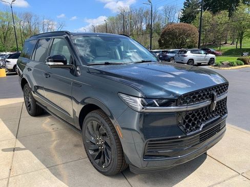 New 2026 Lincoln Navigator Reserve w/ Jet Appearance Package AWD/4WD image 14