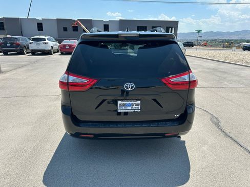 Used 2018 Toyota Sienna LE w/ Protection Package FWD image 6