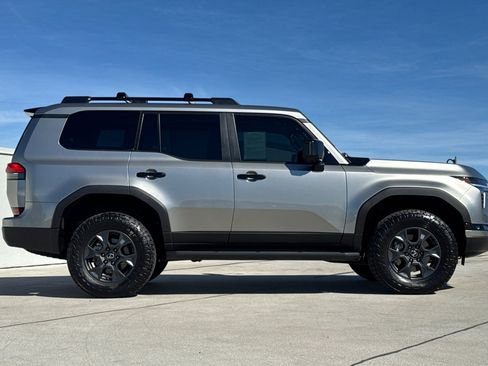 Used 2025 Lexus GX 550 image 2