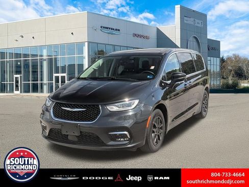 Used 2023 Chrysler Pacifica Touring-L FWD image 1